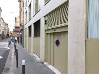  Parking / Garage à louer  Lyon