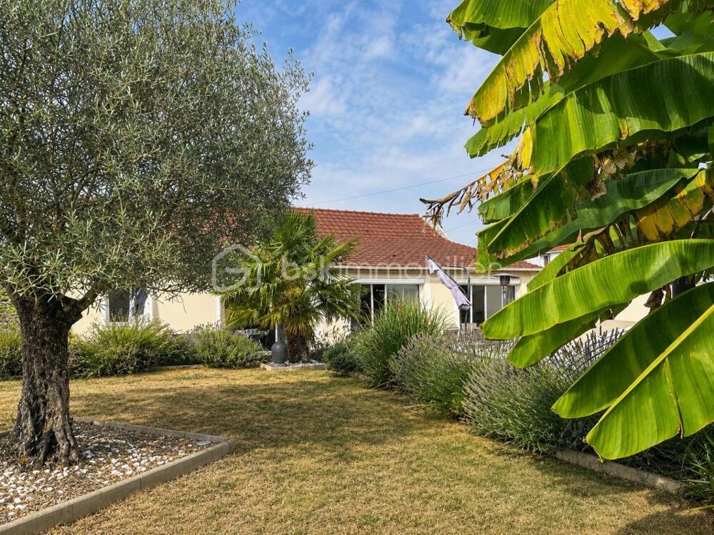 Vente Maison Maison de plain-pied avec piscine et terrain de 1 039 m² – Gastins Gastins
