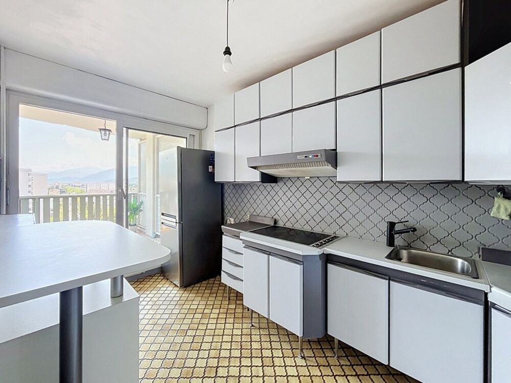 Appartement à vendre 3 pièces ANNECY (74) Proches des grands axes - Stationnement et cave