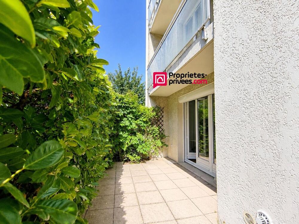 T2 meublé de 48,50 m2 avec terrasse privative et place de parking 91000 Évry-Courcouronnes