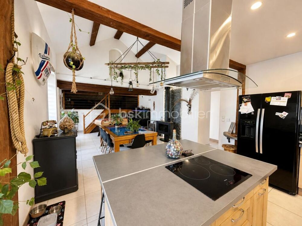 Vente Maison Maison de plain-pied avec piscine et terrain de 1 039 m² – Gastins Gastins