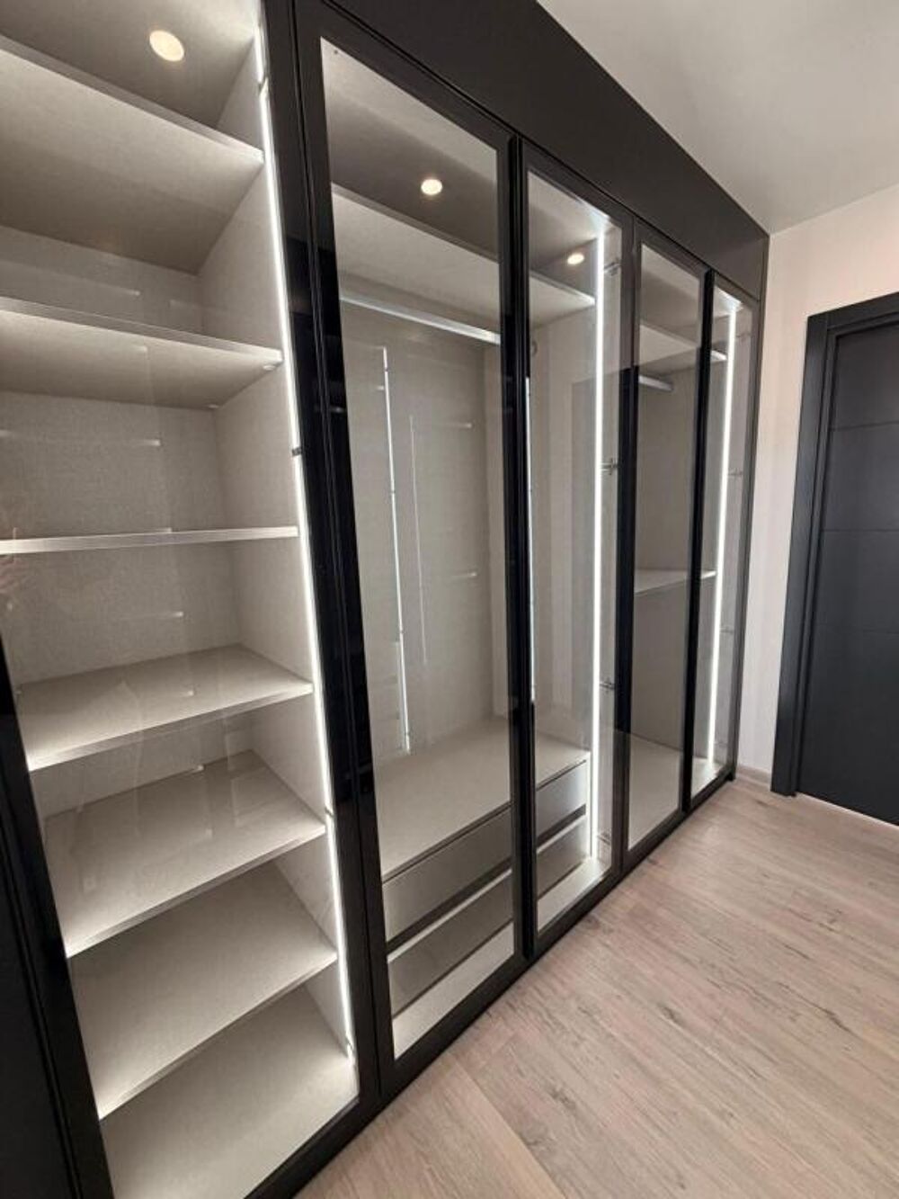 EXCLUSIVITÉ Élégante villa contemporaine de plain-pied aux prestations premium