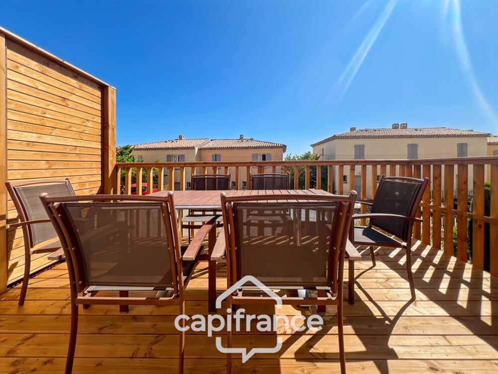 DOMAINE DE PONT ROYAL, maison de 45 m2, élevée d'un étage, 2 vraies chambres, mitoyenne d'un seul côté, piscine privative, emp