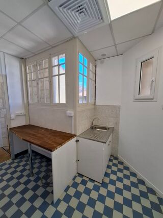  Appartement à louer 3 pièces 96 m²
