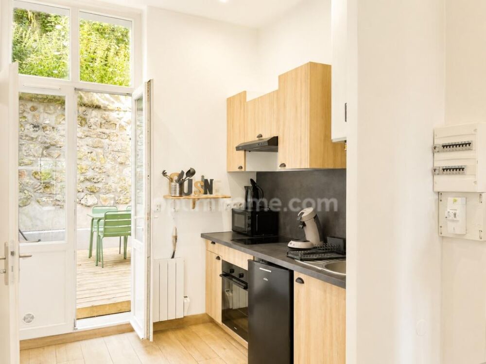 Appartement Honfleur Centre - 2 pièces rénové de 32 m2 - Plain pied - Cour privative Sud- Vue Bassin