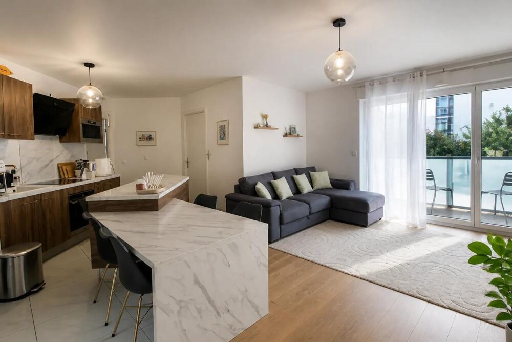 Appartement 4 pièces au pied du Tram et des commerces