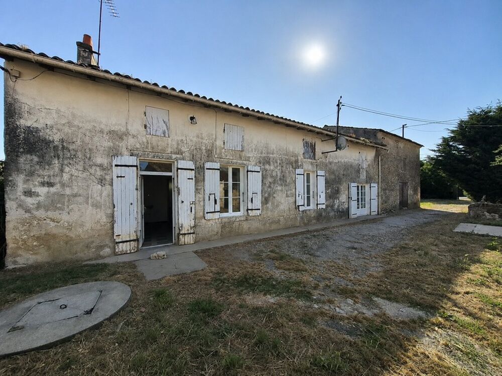Maison charentaise à rénover avec nombreuses dépendances  Archingeay 17380