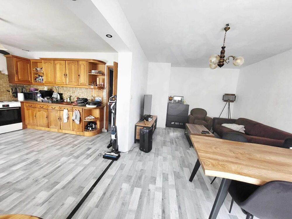 Maison plan-pied, 3 pièces, double garage et cour