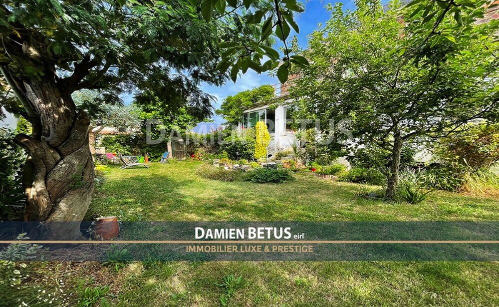 Maison à vendre 10 pièces SAINT GILLES CROIX DE VIE (85), centre-ville, jardin, proche plage