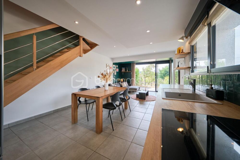Vente Maison Charmant Triplex dans bâtisse de caractère / Places de parking & Cave Chapeiry
