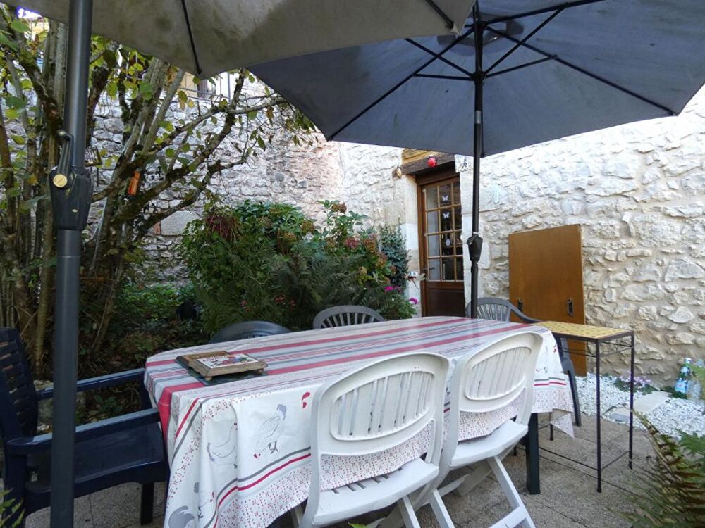 Maison 76 m2 / 2 chambres / grange attenante 34m² / petit jardin