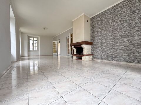   Proprit avec maison et appartements au cur de Janville-en-Beauce (28) Maison - 7 pice(s) - 268 m