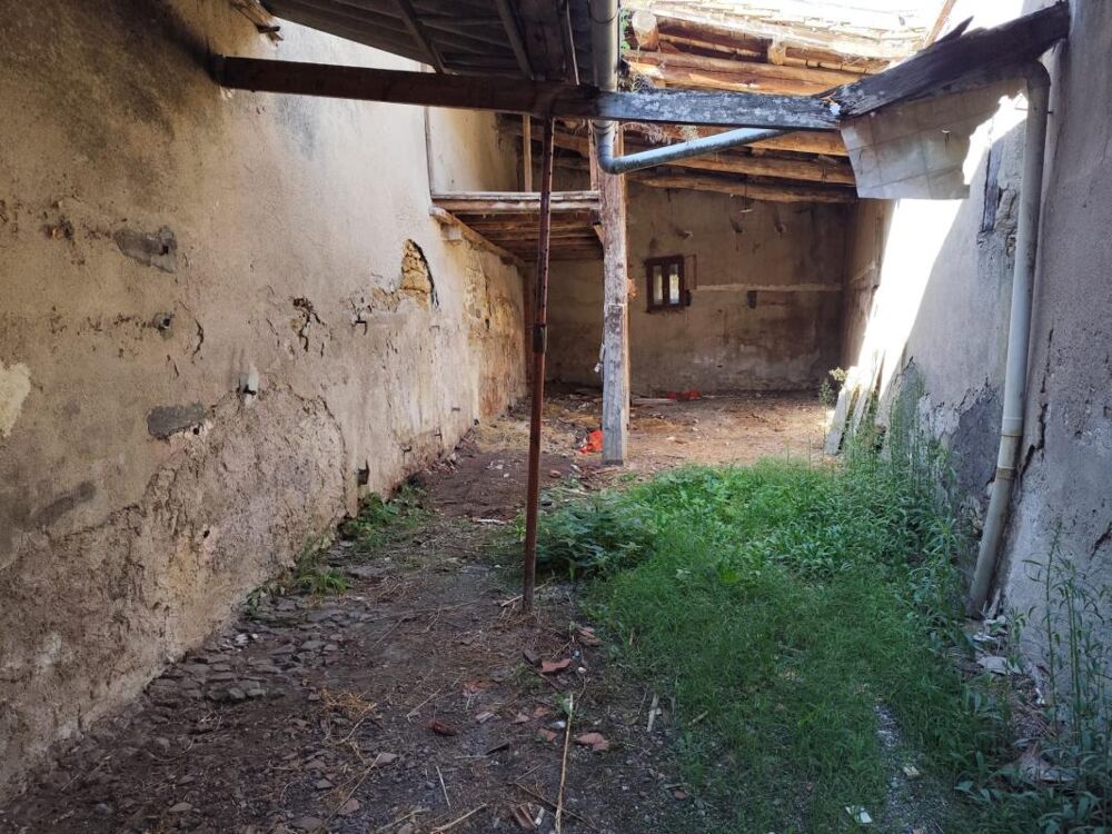 *** EXCLUSIVITE *** GRANDE MAISON DE VILLE A RENOVER AVEC TERRAIN, PATIO ET DEPENDANCES *** BILLOM 63160