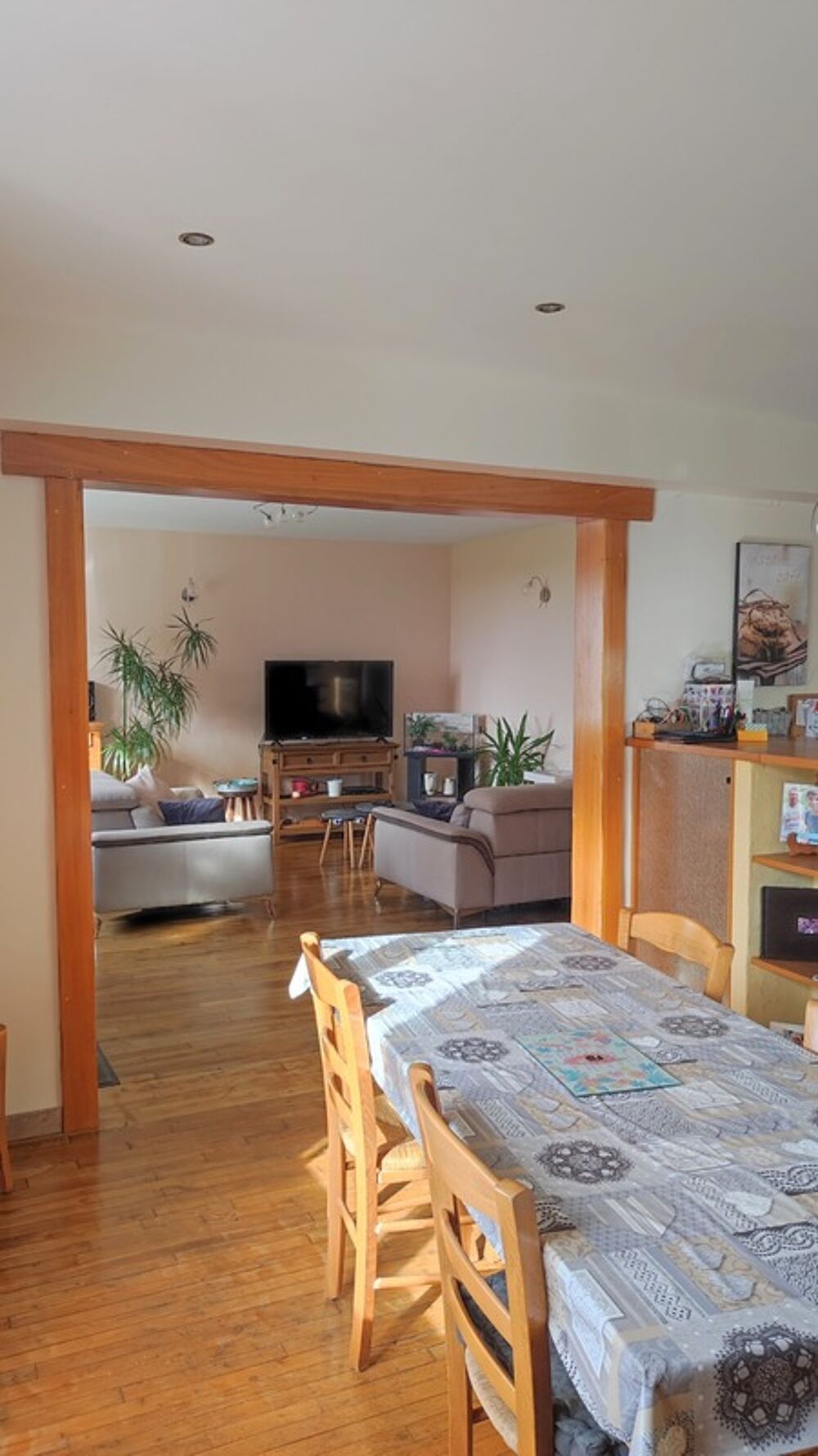 Maison familiale en bon état avec terrain, au calme dans un hameau à Beugnon Thireuil