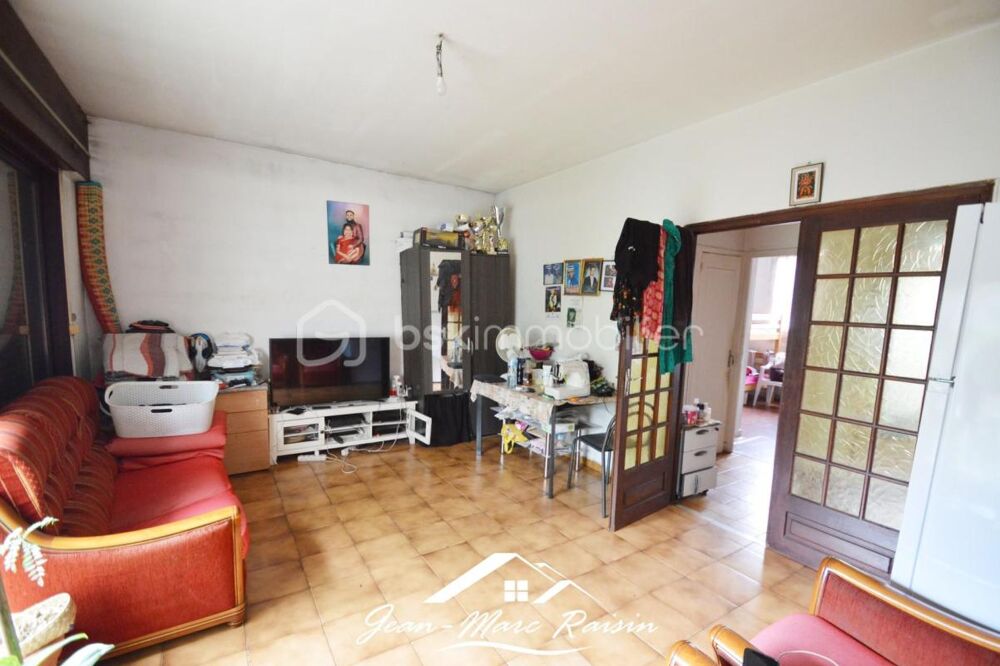 # DRANCY  Appartement à gros potentiel ! 65 m² habitables + sous-sol aménageable  3 parkings et garage