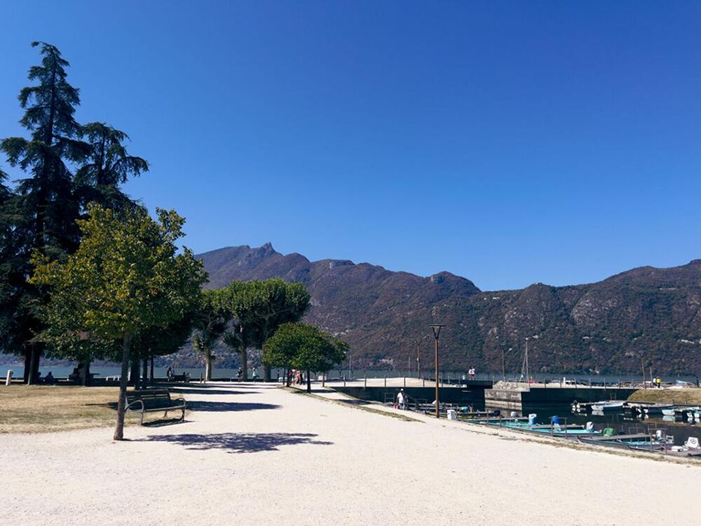 Vente Appartement AIX LES BAINS, PETIT PORT - APPARTEMENT 2 CHAMBRES, TERRASSE ET JARDIN, BEL EMPLACEMENT Aix les bains