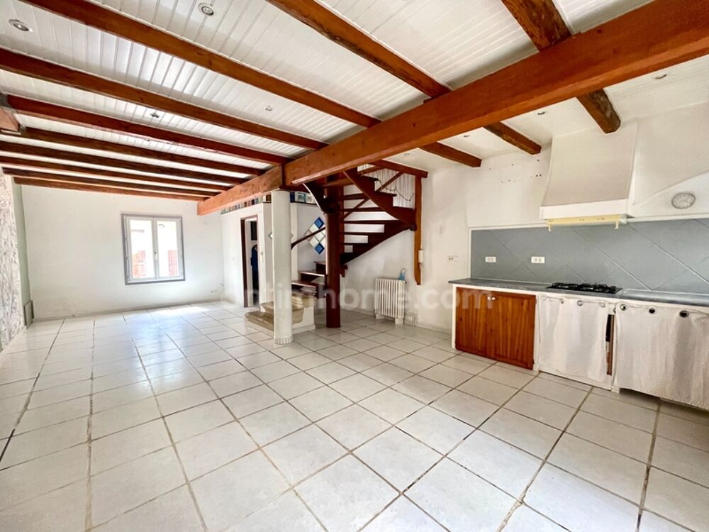 MAISON DE VILLAGE TRAVERSANTE AVEC PATIO ET GRAND GARAGE