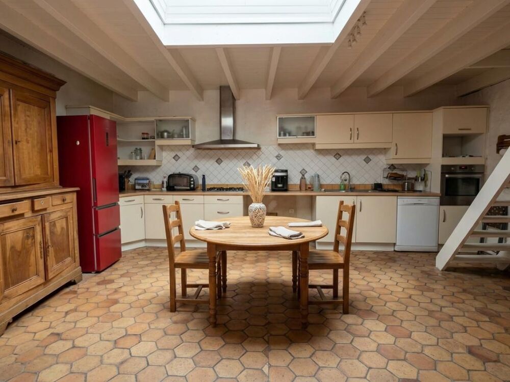 Vente Maison Maison de caractère de 11 pièces avec studio indépendant, piscine et dépendances sur près de 2 hectares à Saint-Christoly-de-Bla Saint christoly de blaye