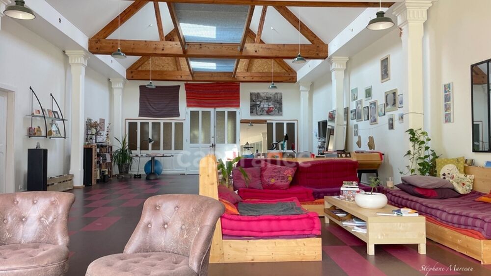 SAVOIE (73), à vendre vallée de La Maurienne, maison atypique, terrain 4000m², Gîte