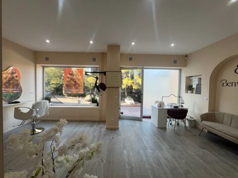  Beau local commercial de 62m2 au CANNET ( secteur Rocheville ) 
