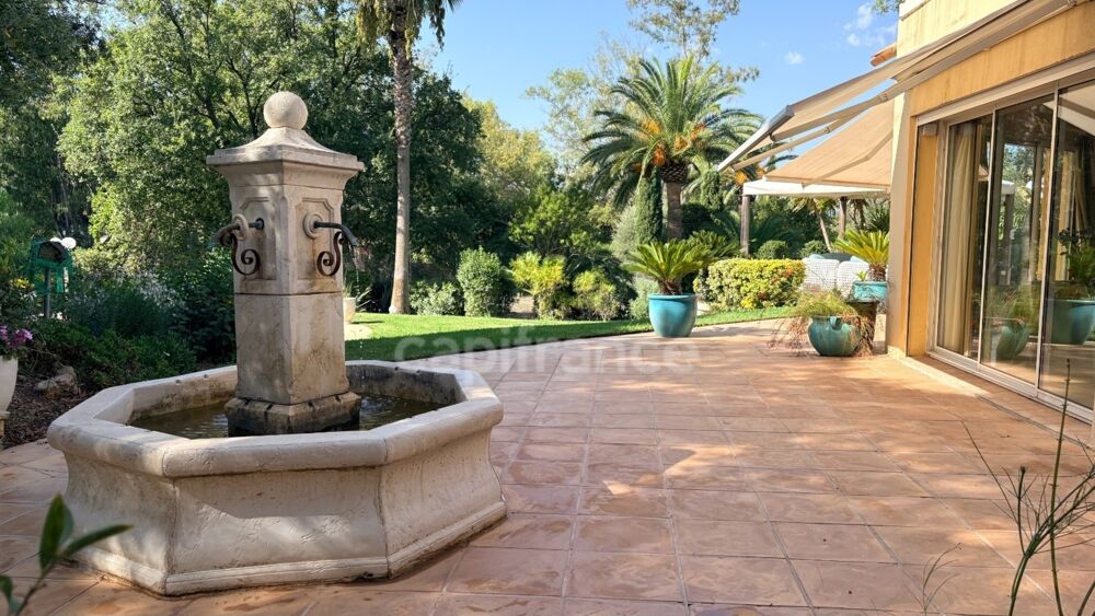 à vendre  Propriété/château Saint-Raphaël (83700)