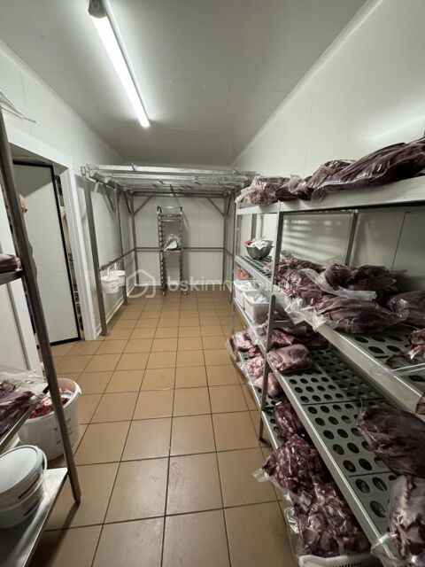 Local d'activité ou dépot entièrement aux normes alimentaires idéal, boucherie, traiteur, primeur etc sur un terrain de 5000 m2 262000 42370 Saint haon le vieux