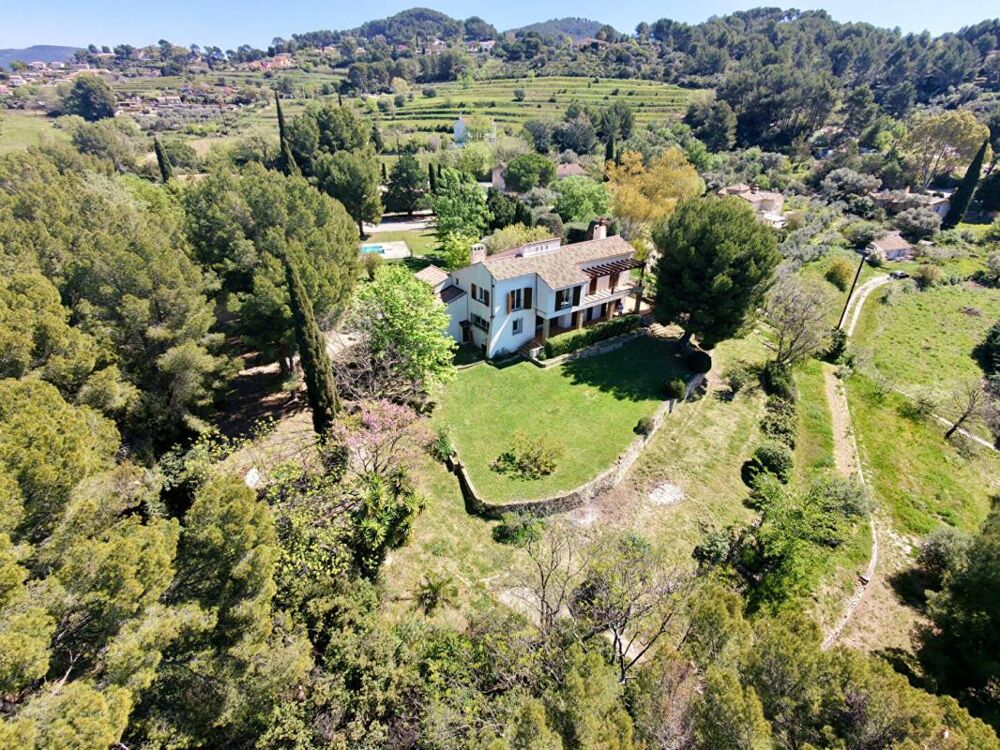Le Castellet Propriété de caractère au potentiel exceptionnel, au coeur d'un écrin de nature - 860 000 euros