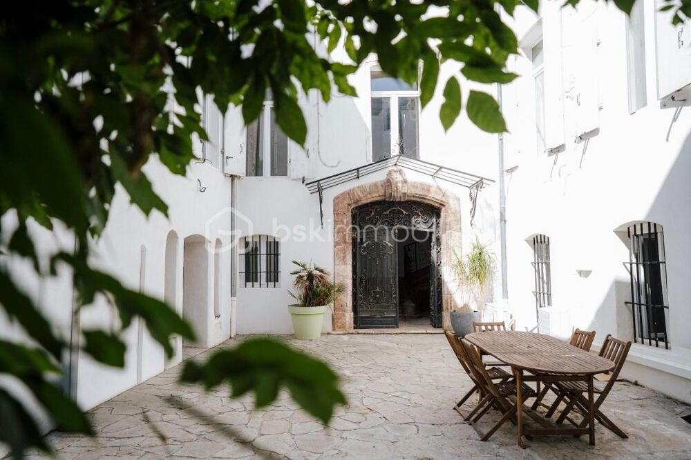 À 20 min de Perpignan, grande demeure rénovée avec patio et potentiel locatif  Bien rare sur le marché