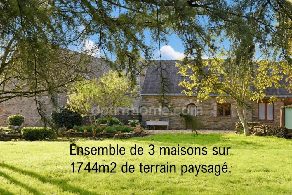 Ensemble immobilier en pierres sur vaste terrain paysagé