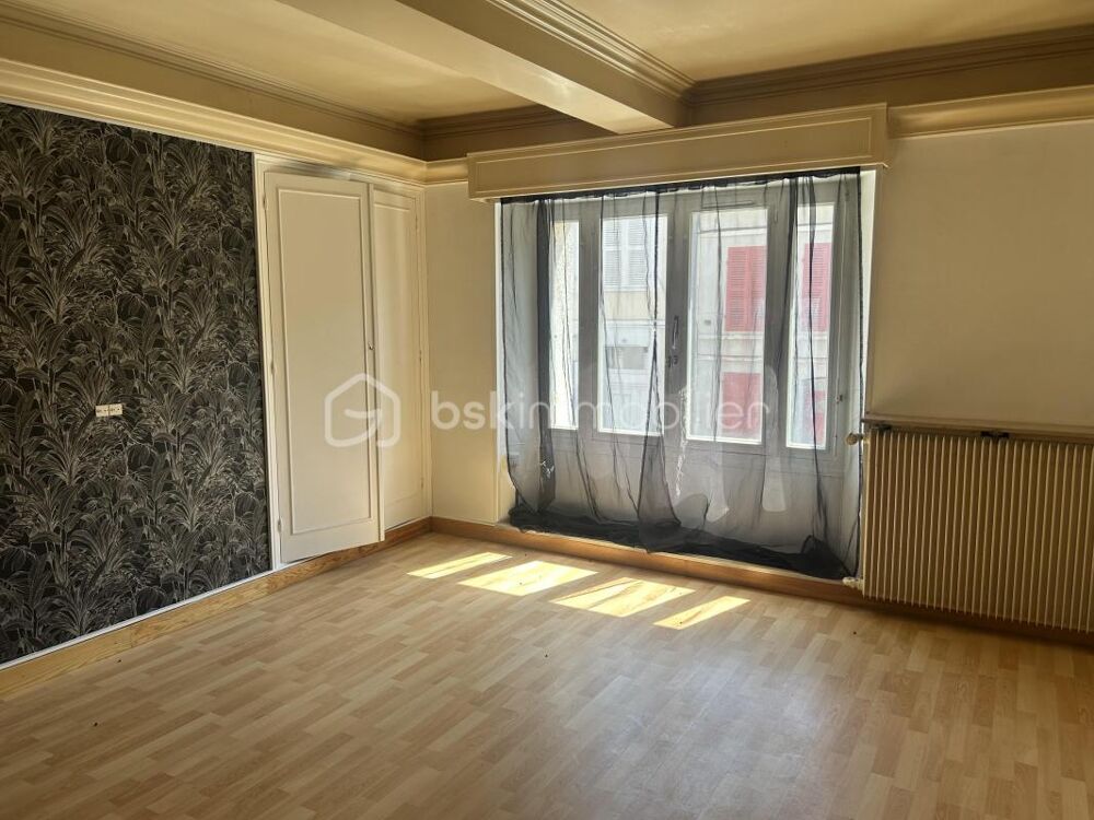 Maison de ville de 102 m² avec cour, dépendance et garage