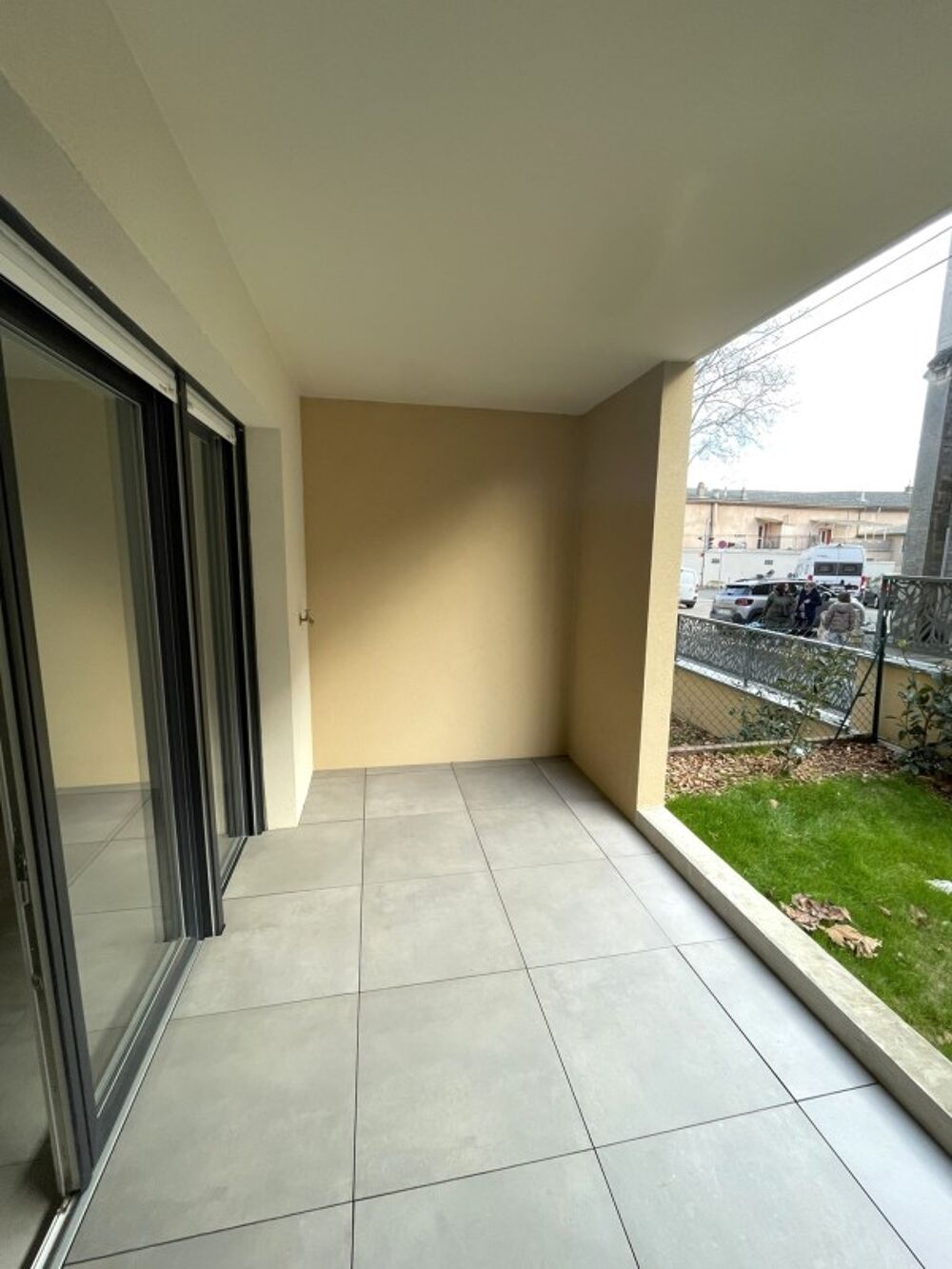 T2 avec terrasse, jardins et parking à RILLIEUX LA PAPE