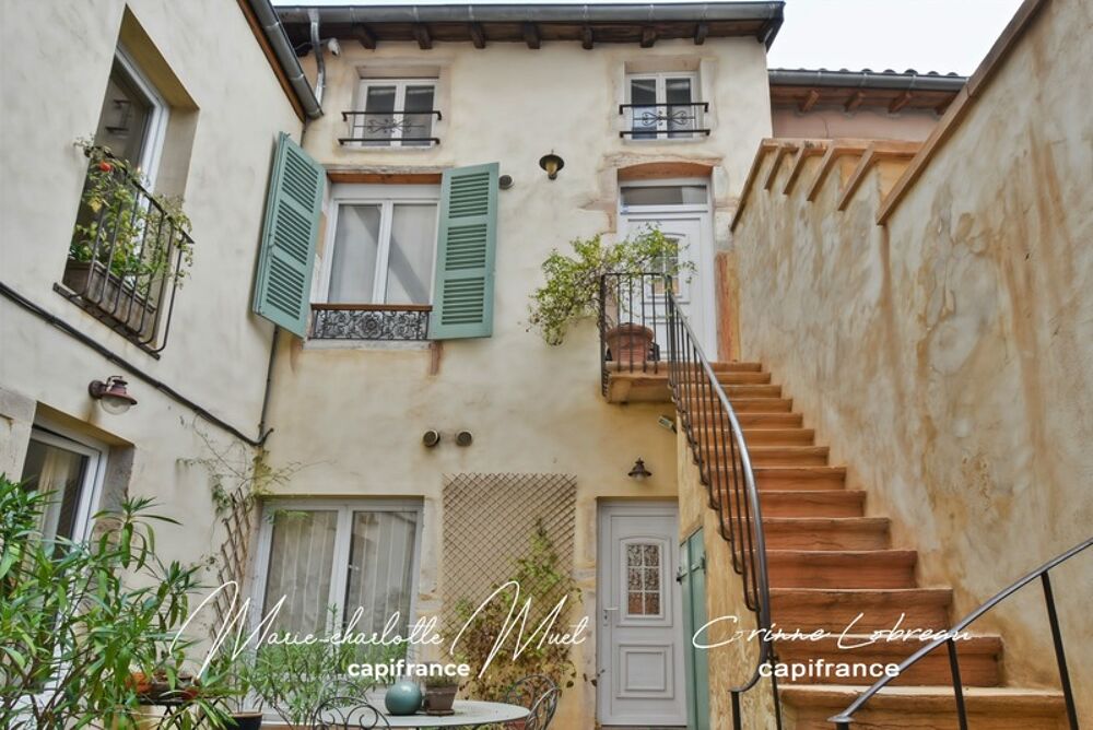 Maison de ville avec deux habitations indépendantes et cour privative