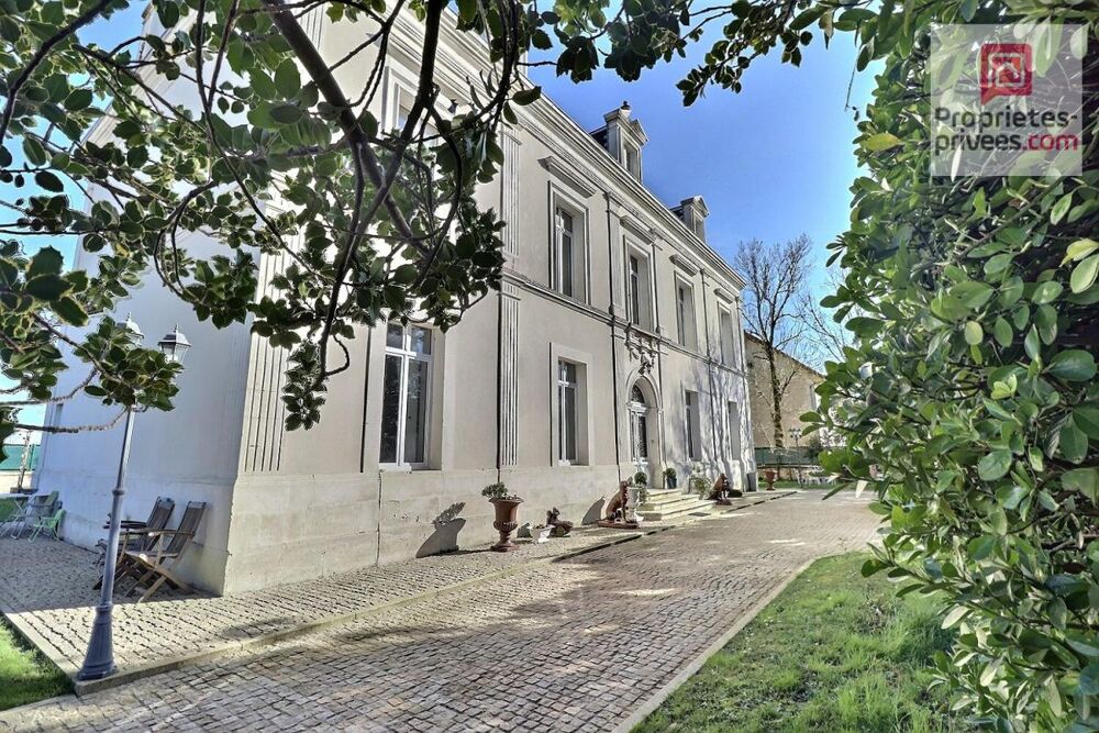 Maison bourgeoise de 380 m2 sur 3 niveaux avec de nombreuses possibilités