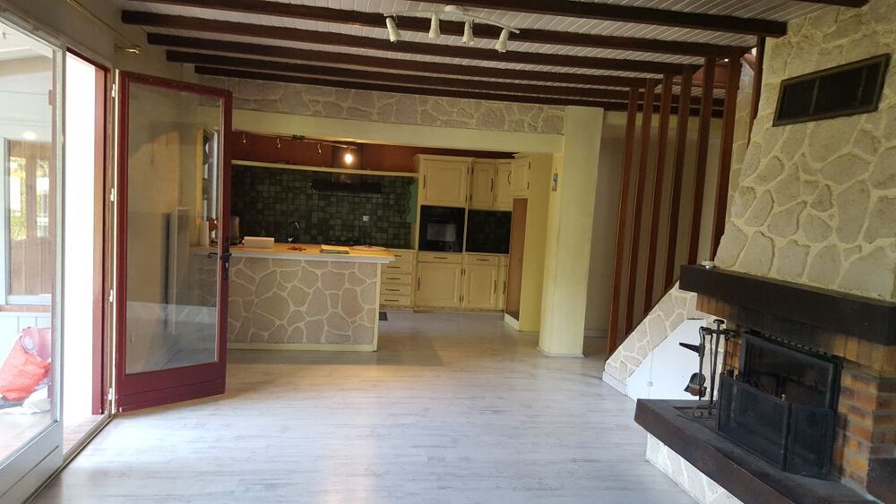 Location Maison Maison de 130m2 à louer sur Saint-Julien-la-Vêtre Saint julien la vetre