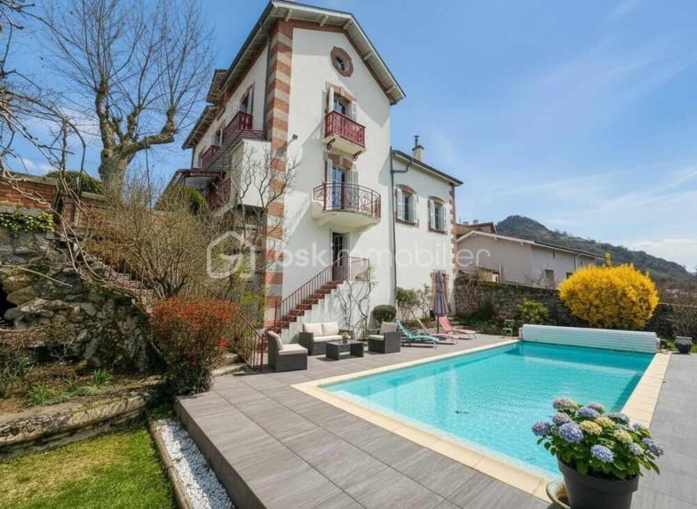 à vendre  Propriété/château Saint-Paul-en-Cornillon (42240)