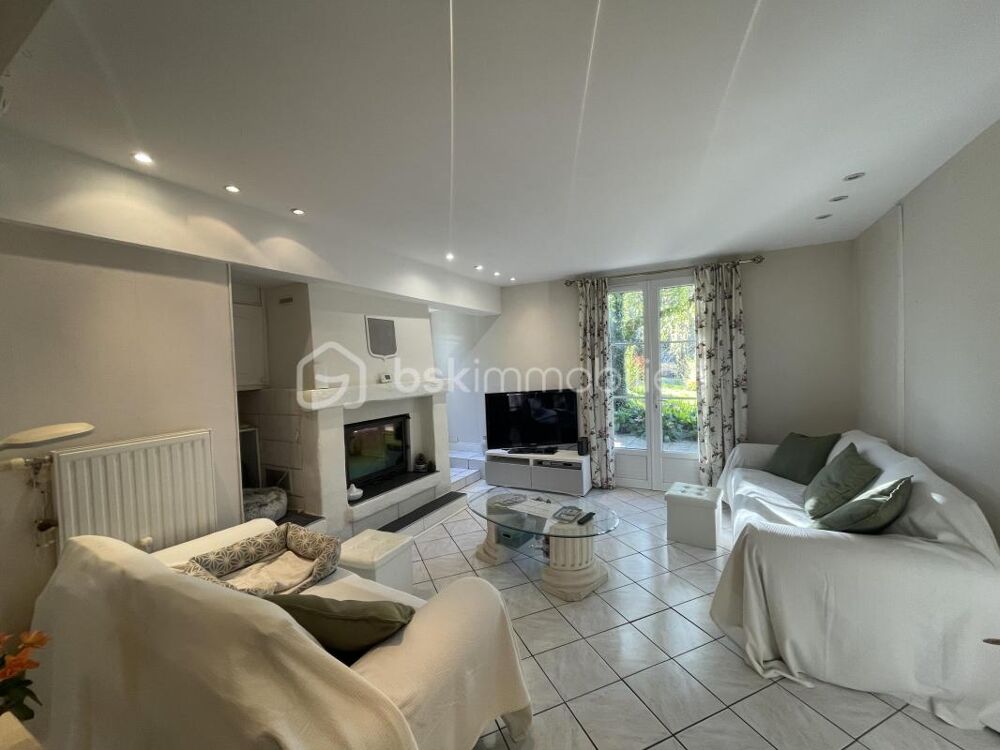 Vente Maison CHEILLÉ – MAISON 164 M² AVEC PISCINE SUR 4 172 M² Cheille
