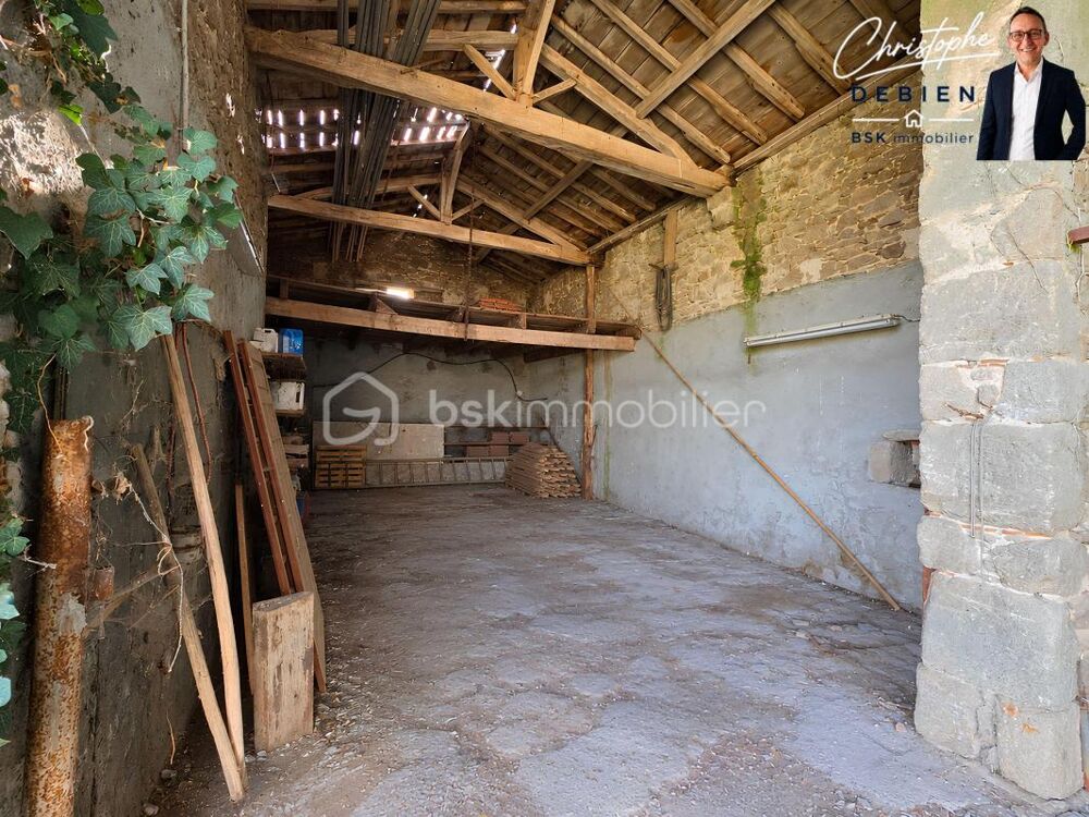 Vente Remise/Grange LES LANDES-GENUSSON – ENSEMBLE AGRICOLE À VENDRE – ENVIRON 805 M² DE BÂTIMENTS EN PIERRE, HANGARS ET DÉPENDANCES – TERRAIN DE 11 Les landes genusson