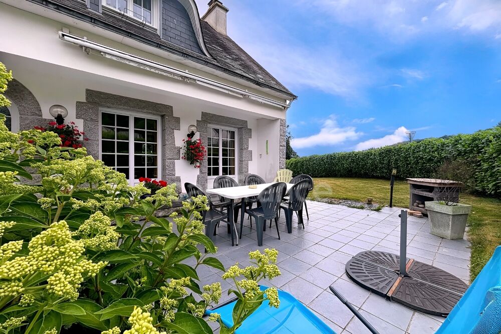 LE JUCH(29) Maison néo-bretonne de 148m² sur un terrain de 1000m², 4 chambres, garage, sous-sol