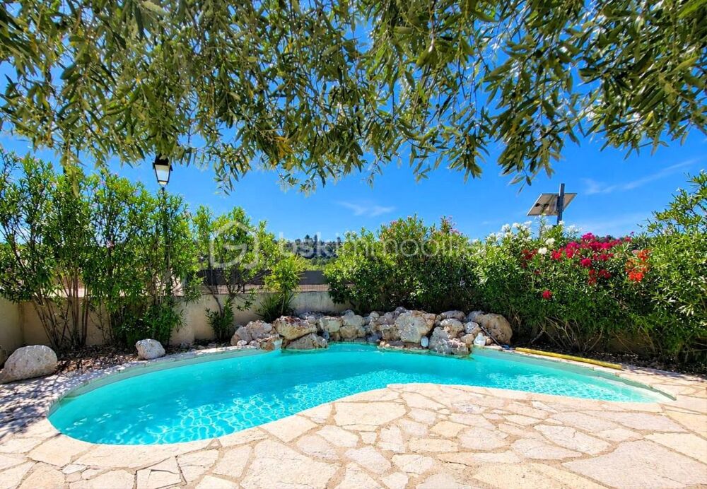 Magnifique villa 4 faces - 3 chambres - bureau - piscine - jaccuzi - parkings
