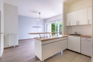 Vente Appartement Appartement à vendre 3 pièces PANTIN (93) à proximité du métro, en rez-de-jardin avec terrasse arborée au sein d'un immeuble con Pantin