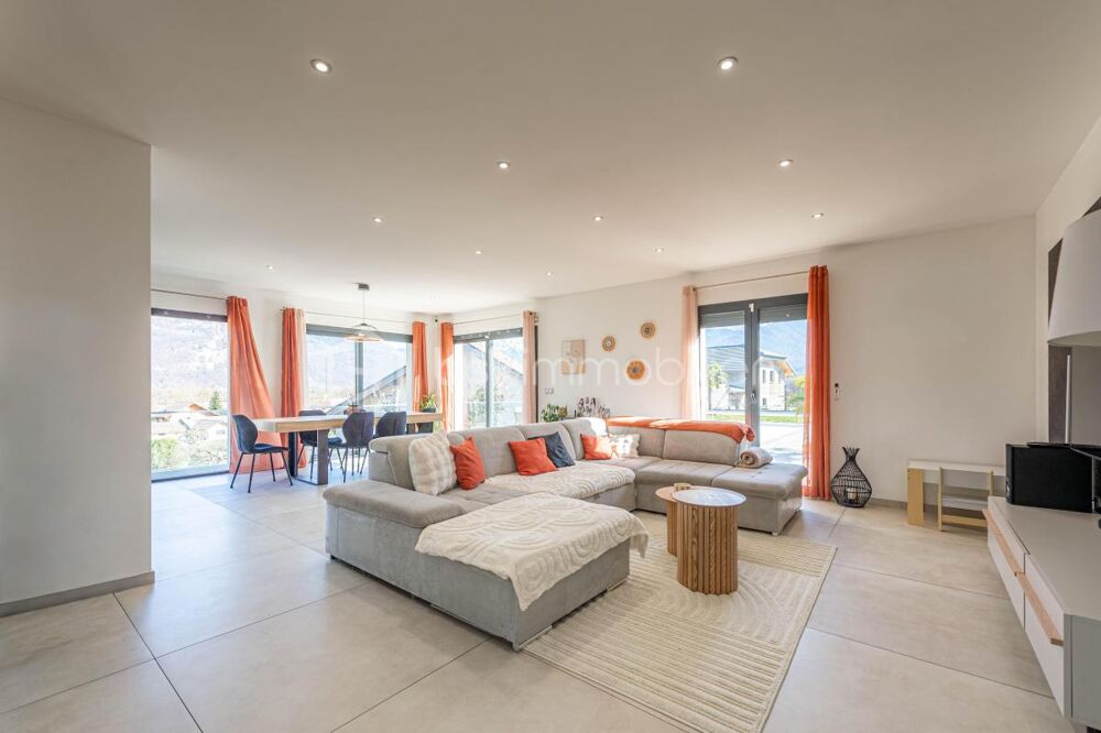 Maison 165 m² avec piscine  À 1 km du lac dAnnecy  Lathuile
