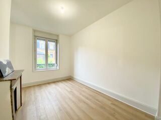  Appartement à louer 6 pièces 132 m²