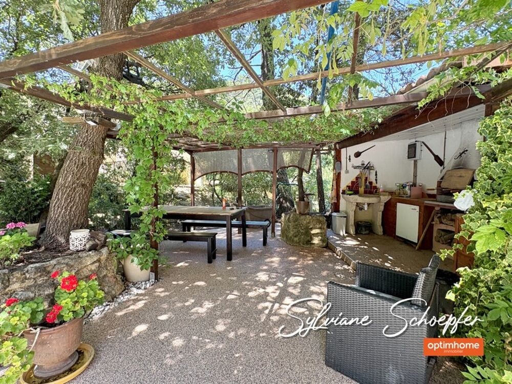 Villa familiale 4 chambres avec piscine et grand terrain