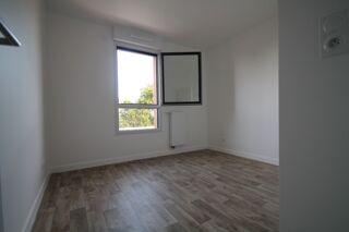  Appartement à louer 4 pièces 86 m²