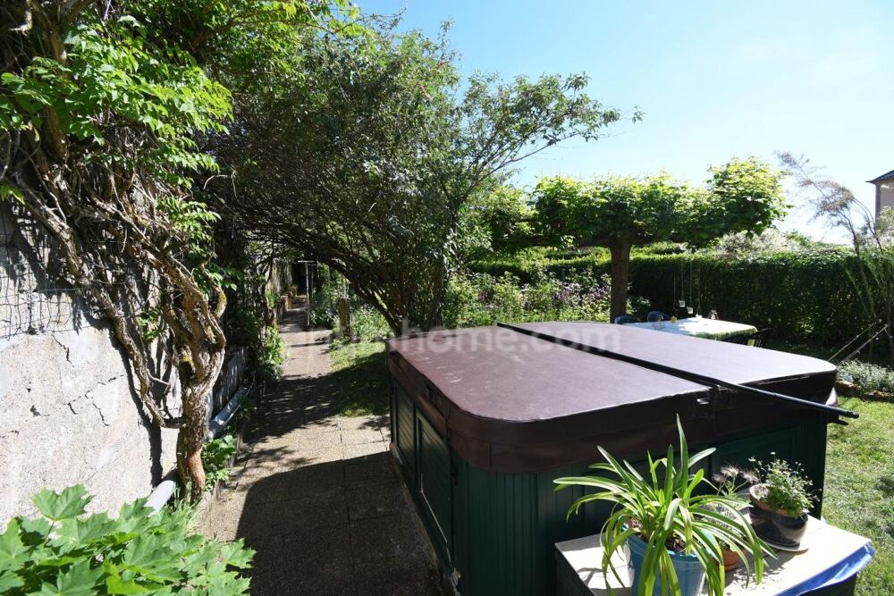 Belle maison de caractère à Lexy, 208m2 + véranda 55m2 + grenier aménageable de 75m2 , terrain plus de 6 ares, garage