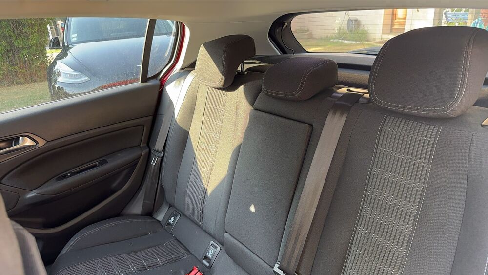 308 III 1.2 PureTech 130 Allure Business - Entretien constructeu 2019 occasion 38630 Les Avenieres Veyrins Thuellin