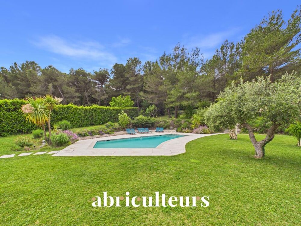 Vente Maison Prestigieuse maison T8 de 233m² sur un terrain de 6700m² avec piscine à Rognes 13840 Rognes