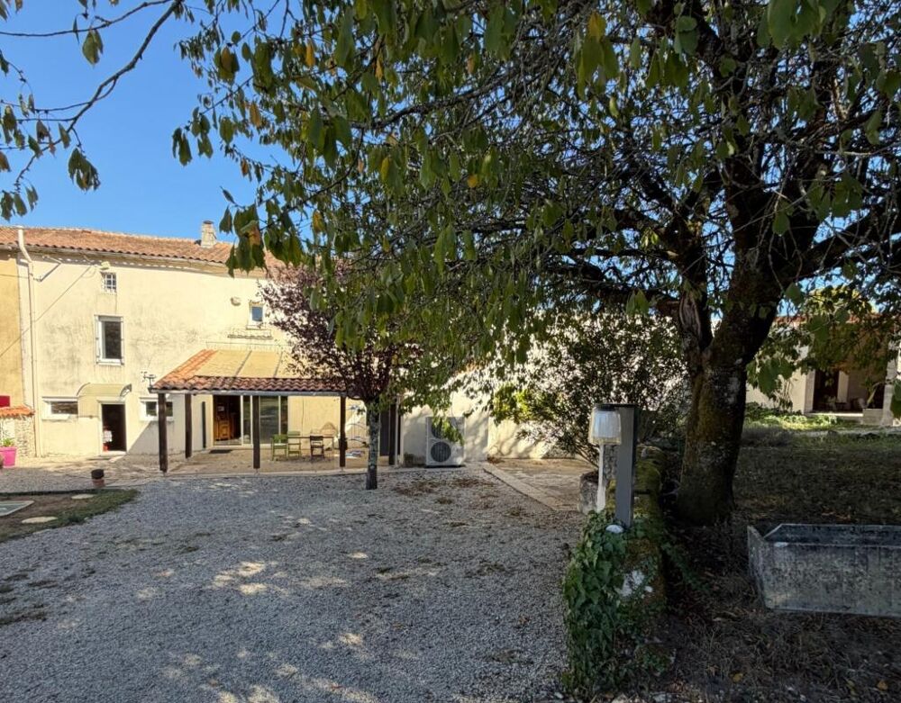 Mornac. Maison 191 m² avec garage et terrain
