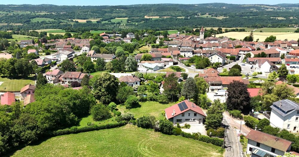 Vente Maison Arinthod ? Spacieuse maison familiale sur plus de 3 500 m² de terrain Arinthod