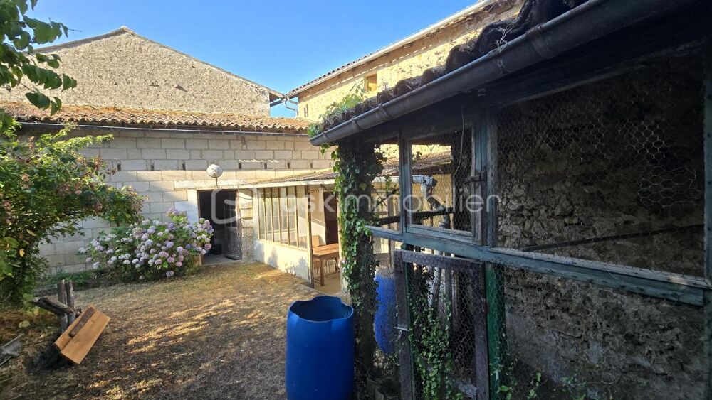 Vente Maison Superbe opportunité, maison de bourg à rénover, 4 chambres, grenier aménageable, terrain Sanxay